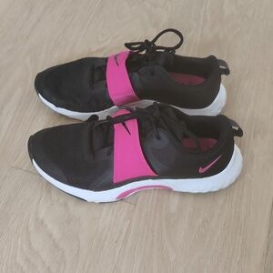 Nike Women's Black and Pink Slip-On Sneakers